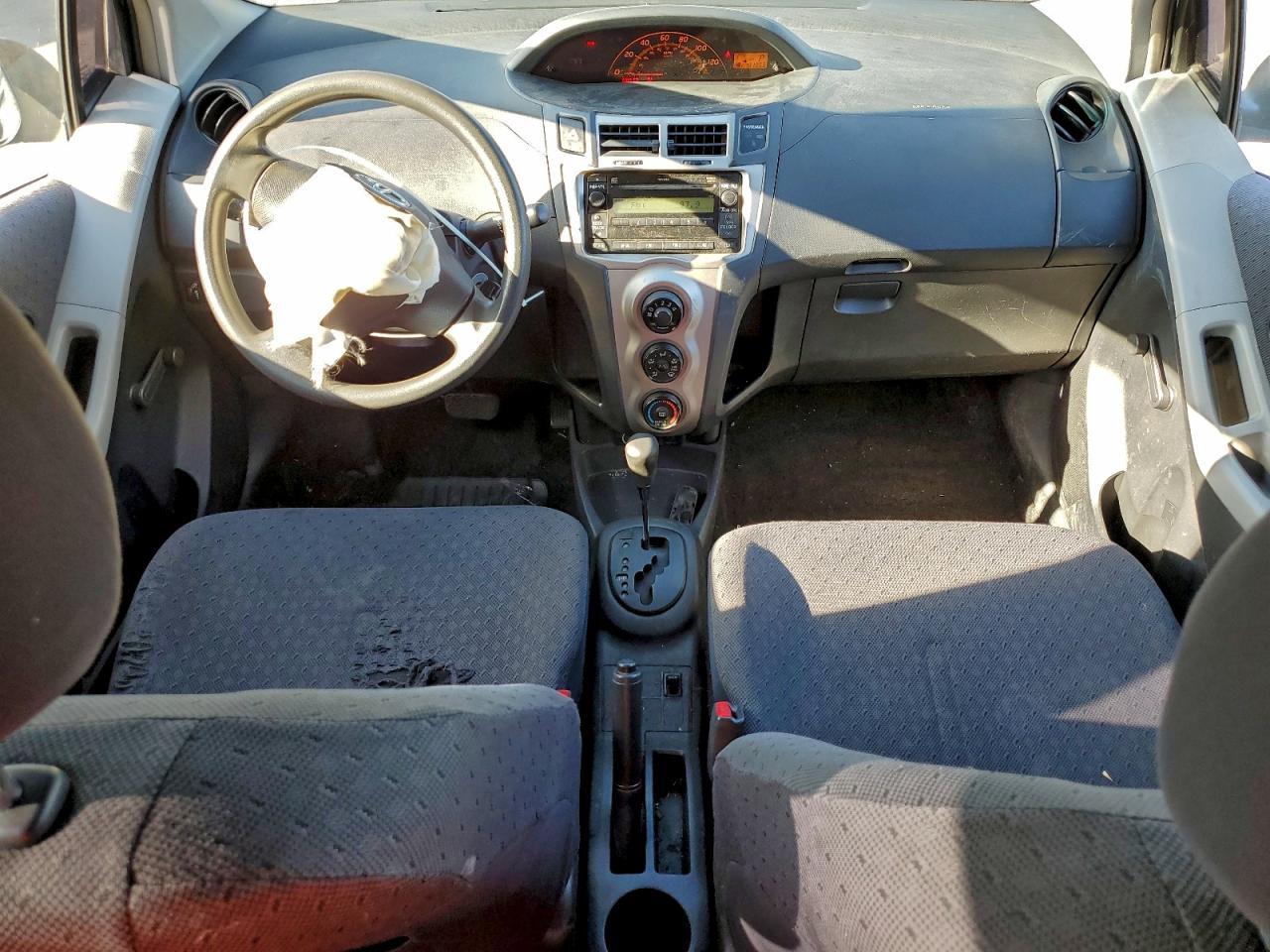 2009 TOYOTA YARIS photo 8