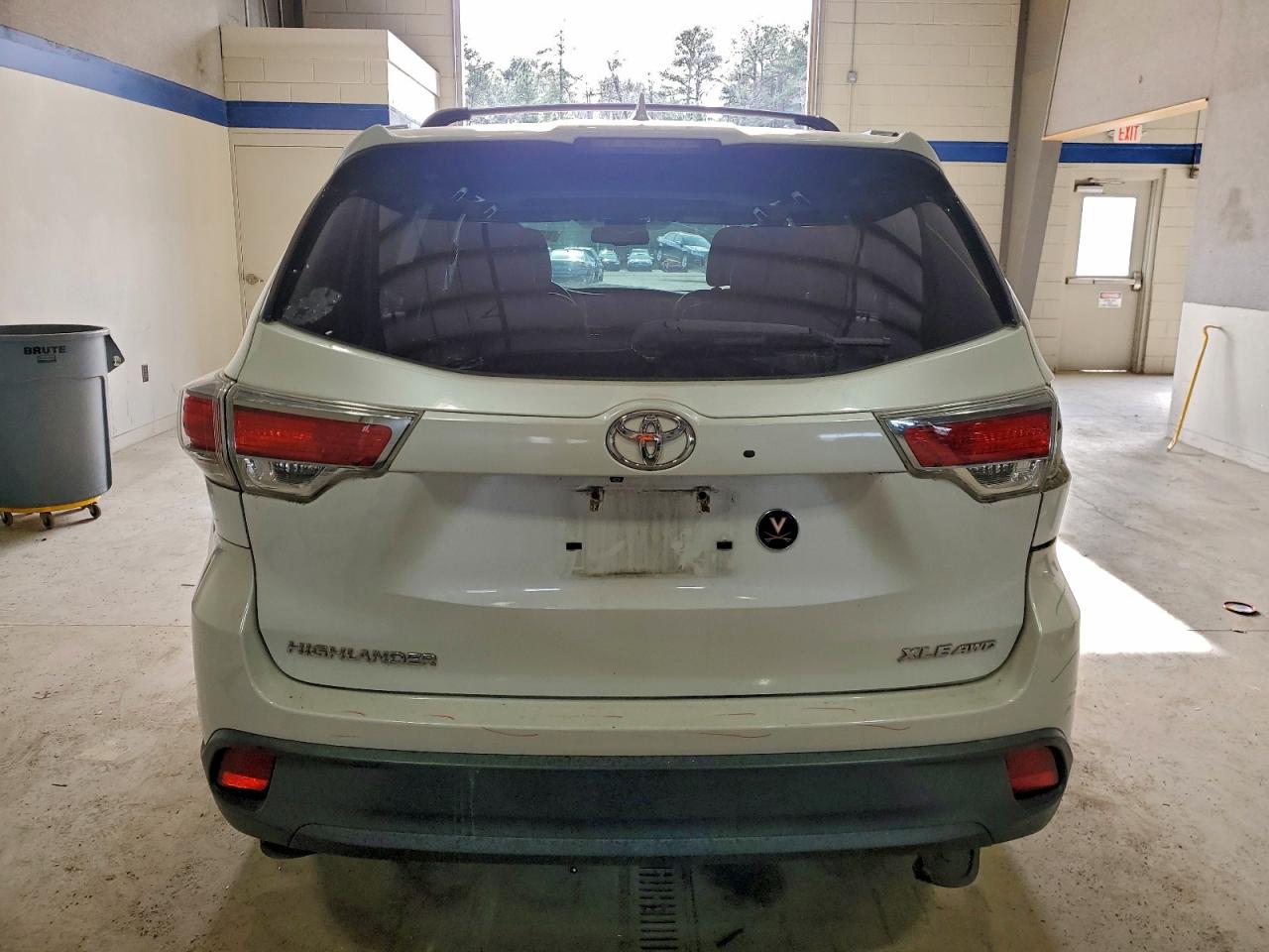 2016 TOYOTA HIGHLANDER XLE photo 6