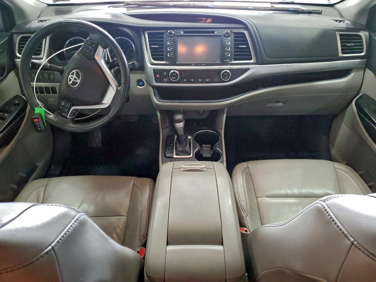 2016 TOYOTA HIGHLANDER XLE photo 8