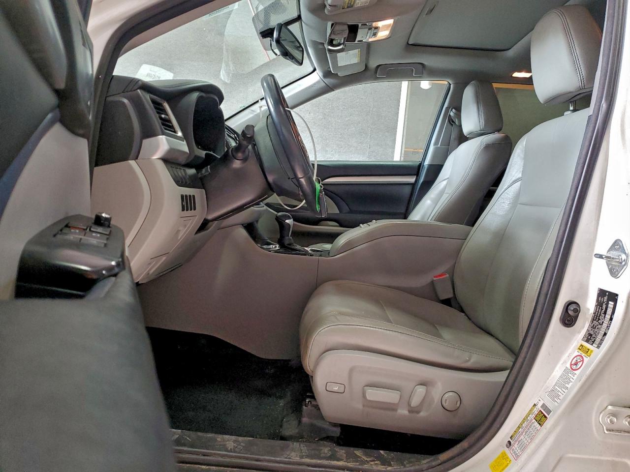 2016 TOYOTA HIGHLANDER XLE photo 7