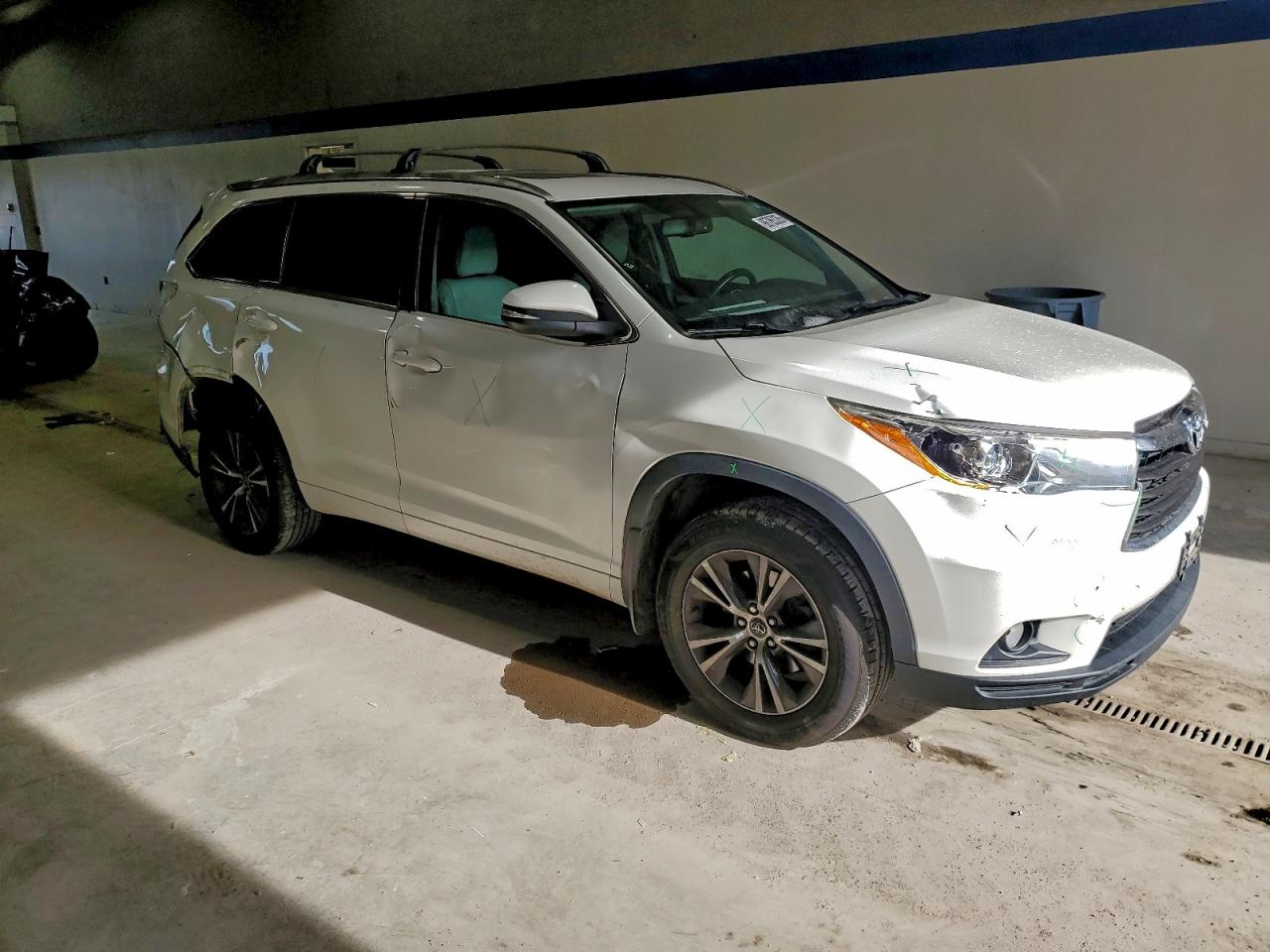 2016 TOYOTA HIGHLANDER XLE photo 4