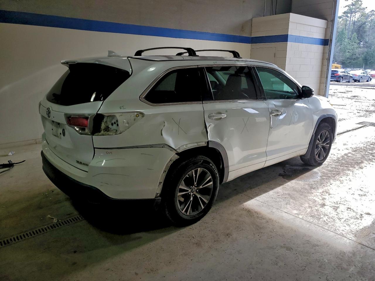 2016 TOYOTA HIGHLANDER XLE photo 3