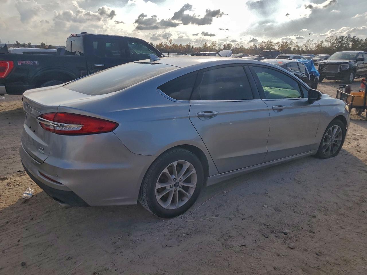 2020 FORD FUSION SE photo 3