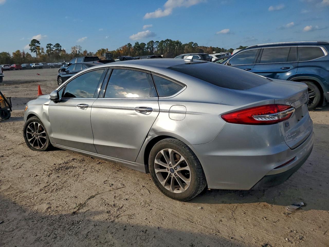 2020 FORD FUSION SE photo 2