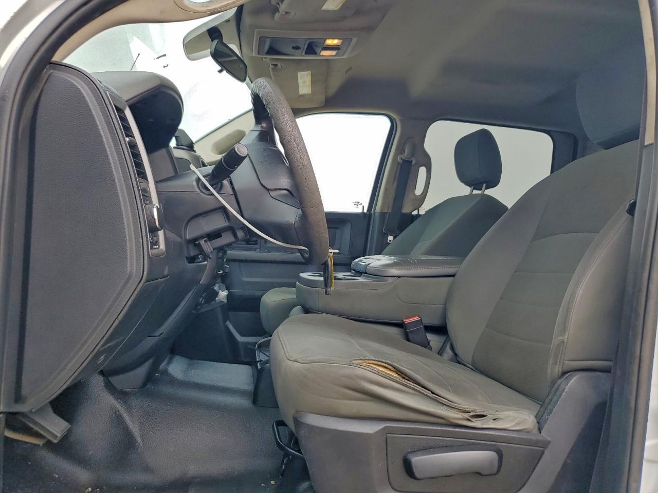 2017 RAM 2500 ST photo 7