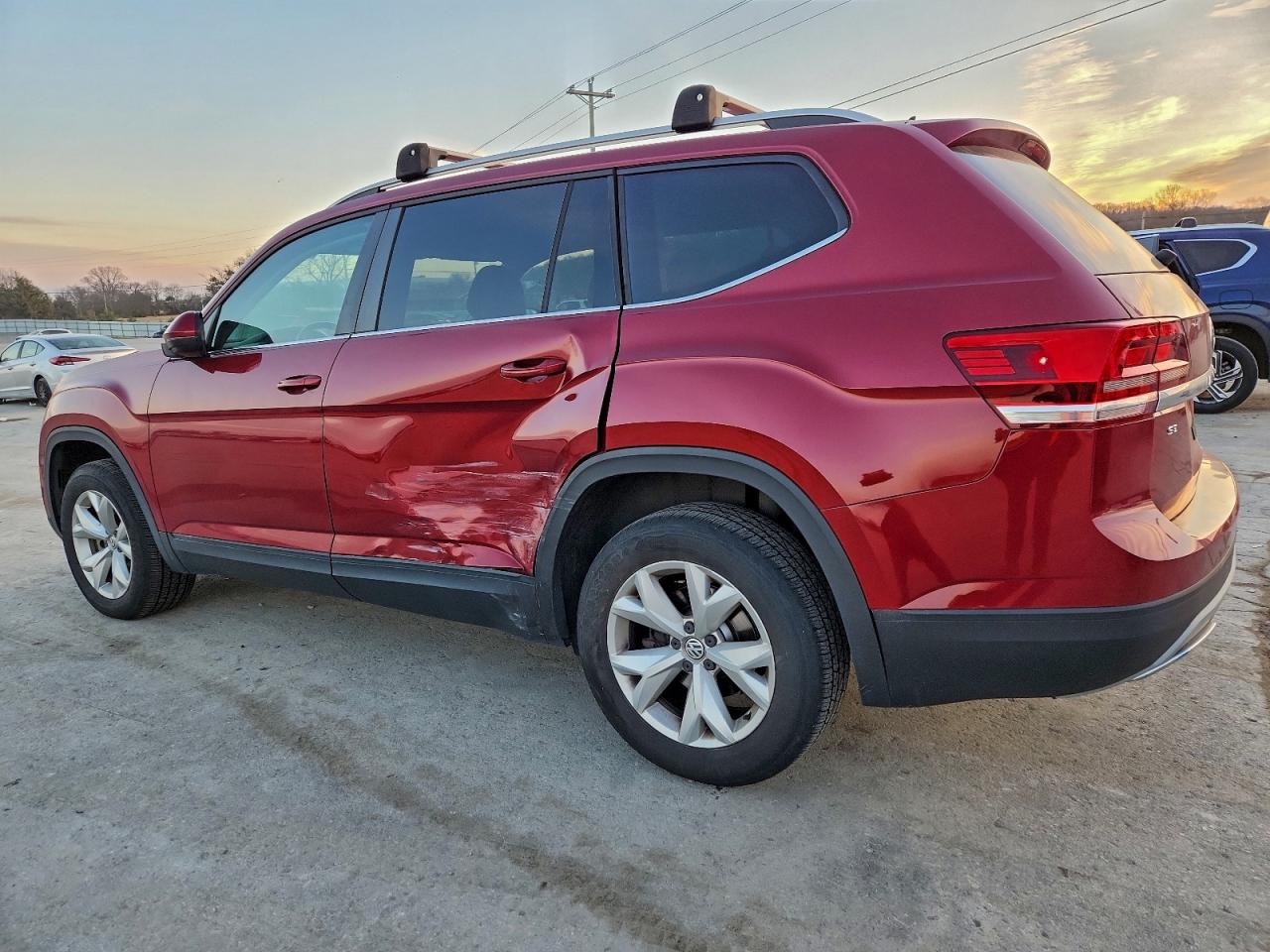 2018 VOLKSWAGEN ATLAS SE photo 2
