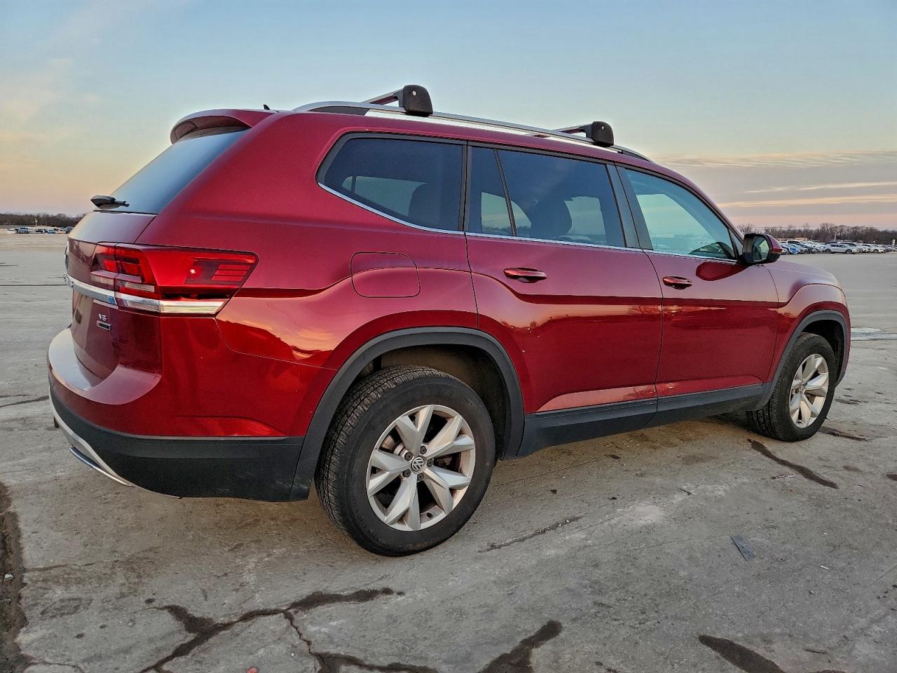 2018 VOLKSWAGEN ATLAS SE photo 3
