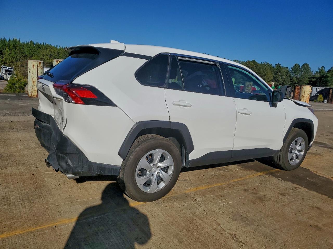 2024 TOYOTA RAV4 LE photo 3