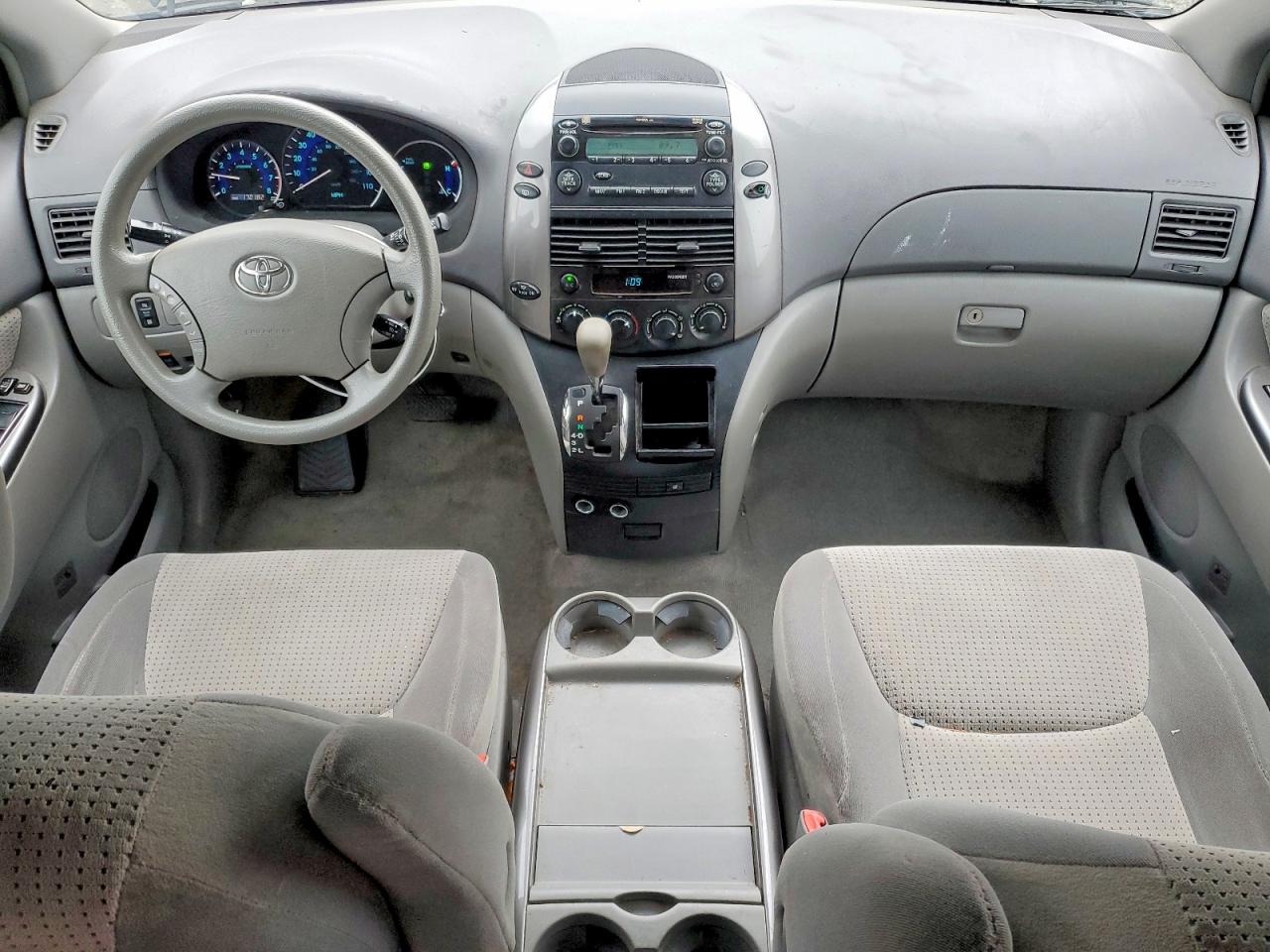 2007 TOYOTA SIENNA CE photo 8