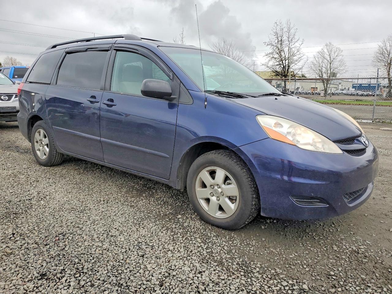 2007 TOYOTA SIENNA CE photo 4