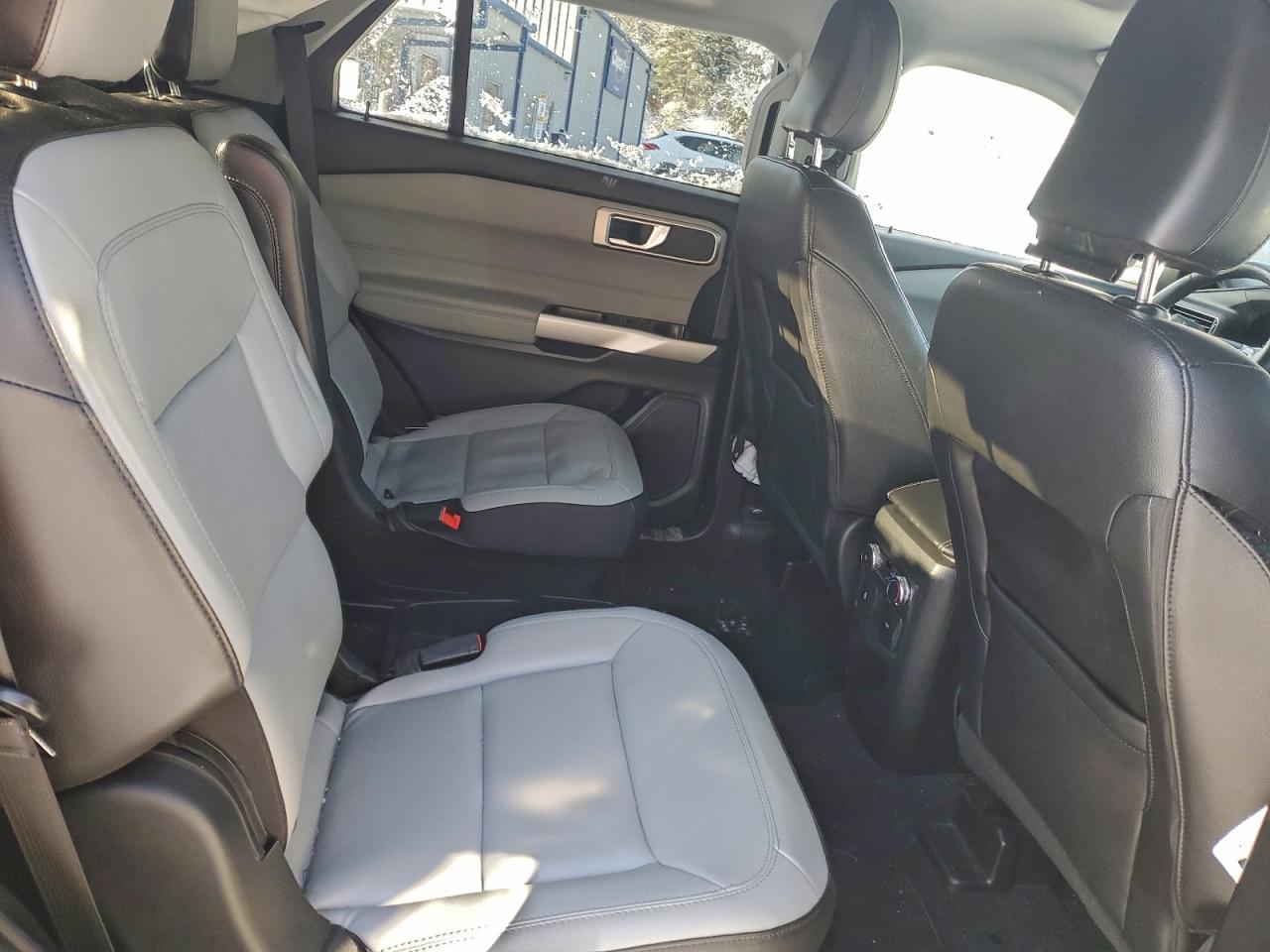 2021 FORD EXPLORER photo 11