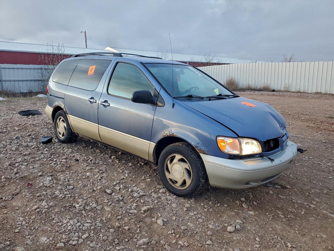 1999 TOYOTA SIENNA LE photo 4