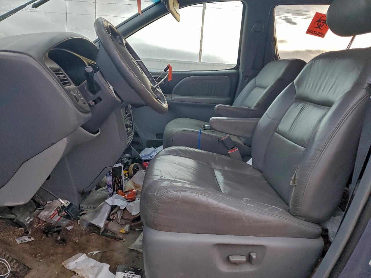 1999 TOYOTA SIENNA LE photo 7
