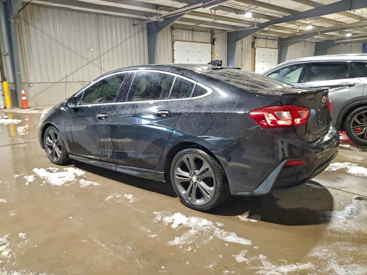 2017 CHEVROLET CRUZE PREMIER photo 2