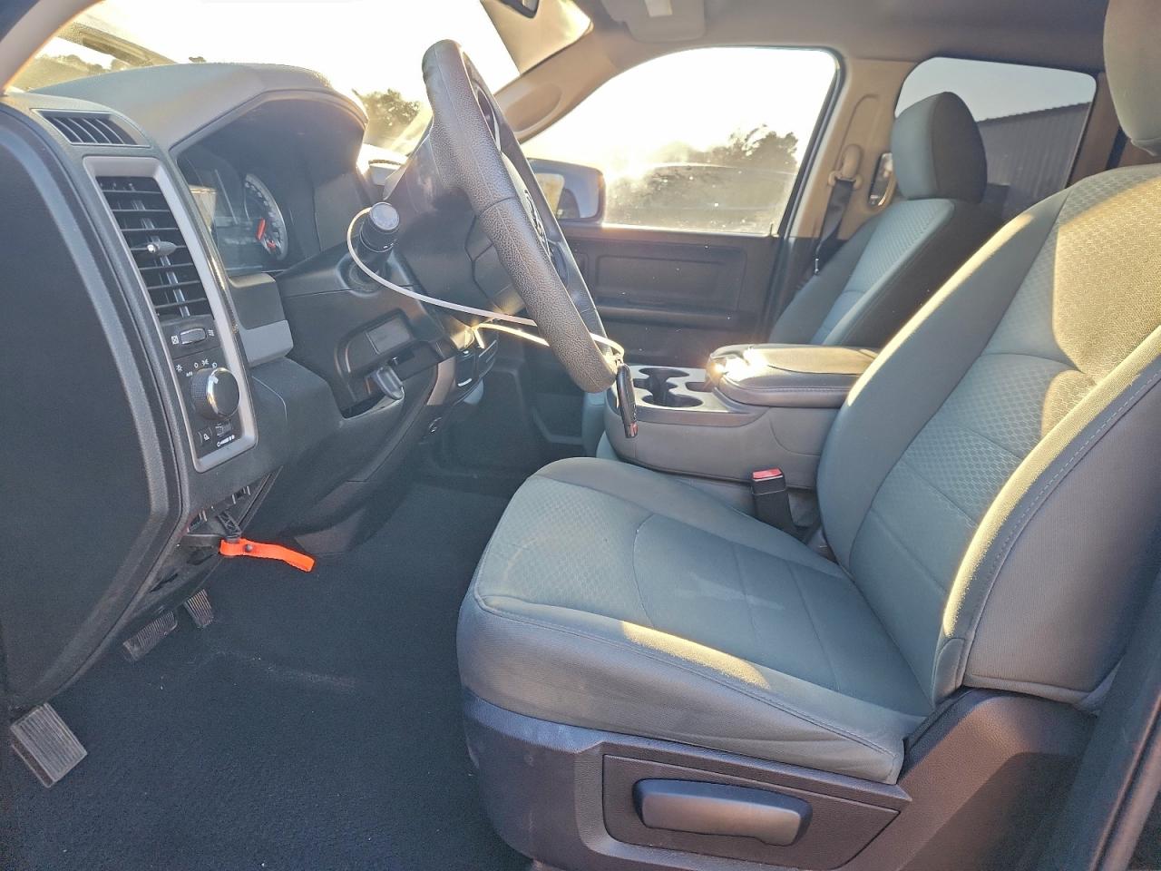 2015 RAM 1500 ST photo 7