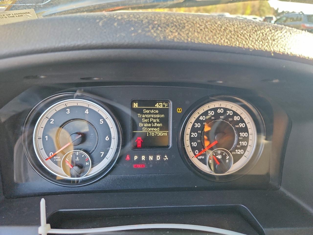 2015 RAM 1500 ST photo 9