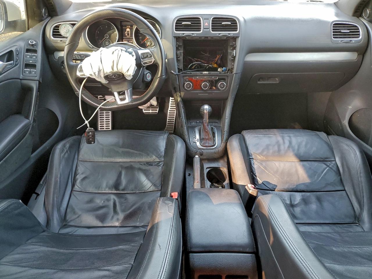 2013 VOLKSWAGEN GTI photo 8