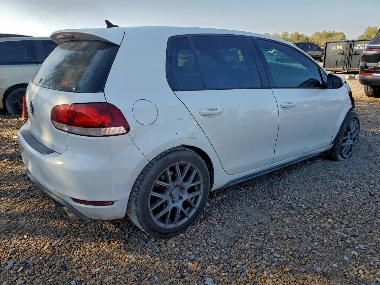 2013 VOLKSWAGEN GTI photo 3