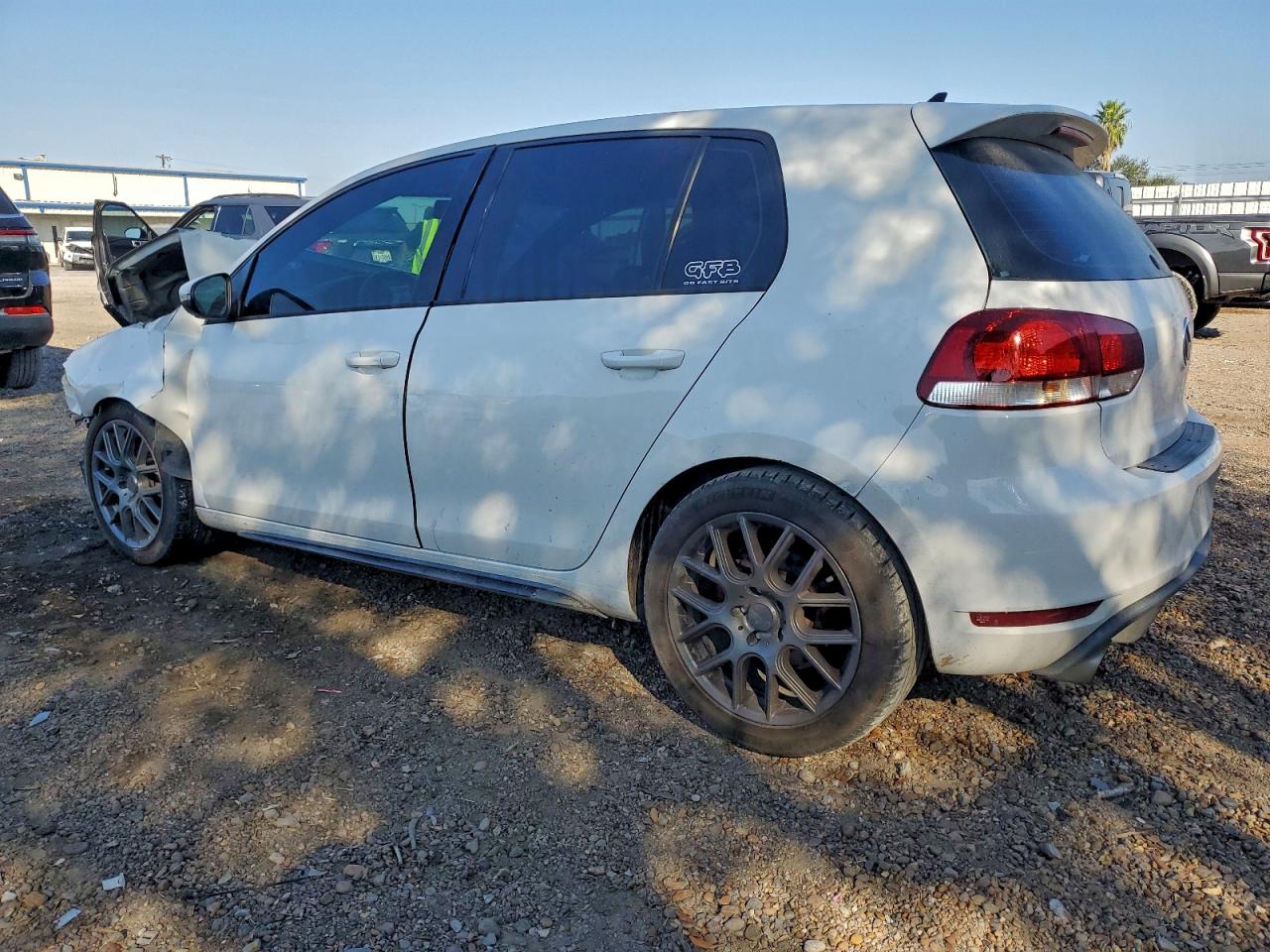 2013 VOLKSWAGEN GTI photo 2