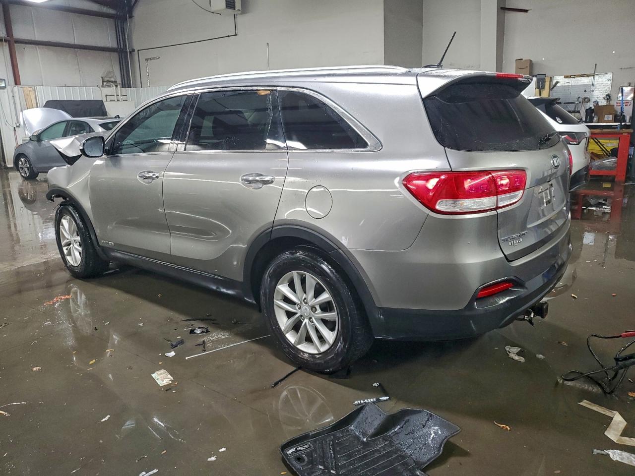 2016 KIA SORENTO LX photo 2