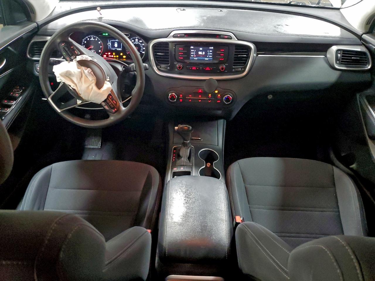 2016 KIA SORENTO LX photo 8