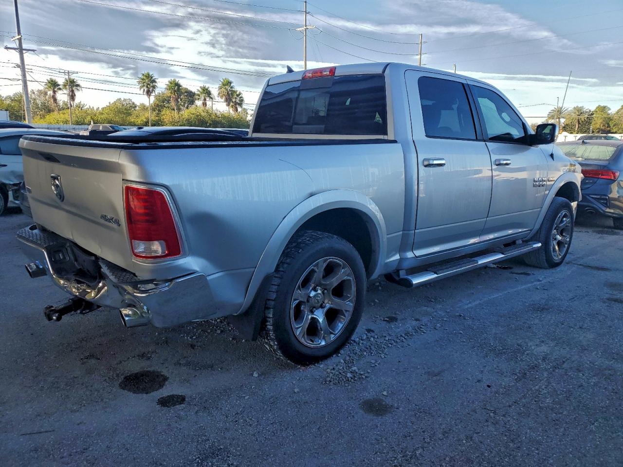 2017 RAM 1500 LARAMIE photo 3