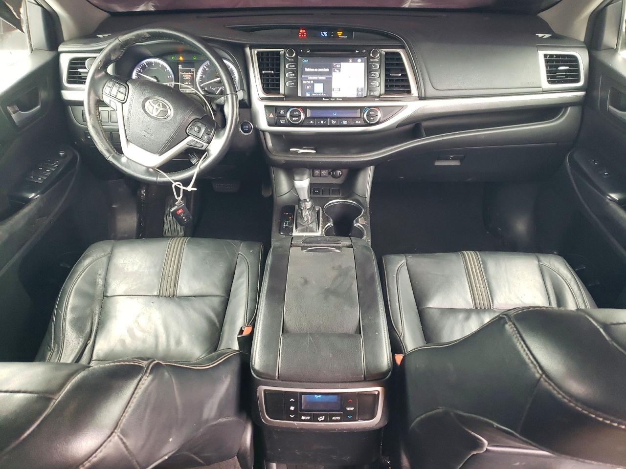 2018 TOYOTA HIGHLANDER SE photo 8