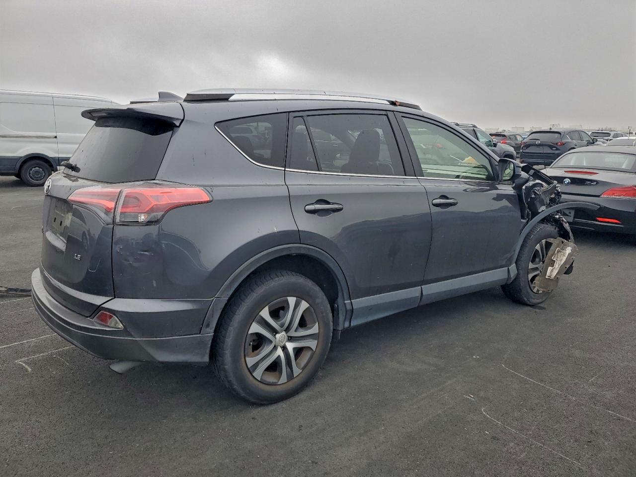 2016 TOYOTA RAV4 LE photo 3