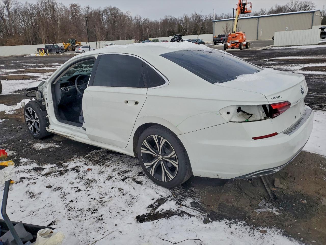 2021 VOLKSWAGEN PASSAT SE photo 2