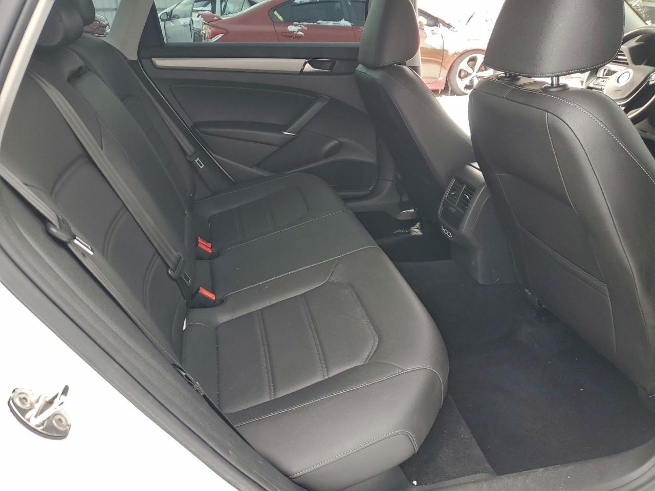 2021 VOLKSWAGEN PASSAT SE photo 10