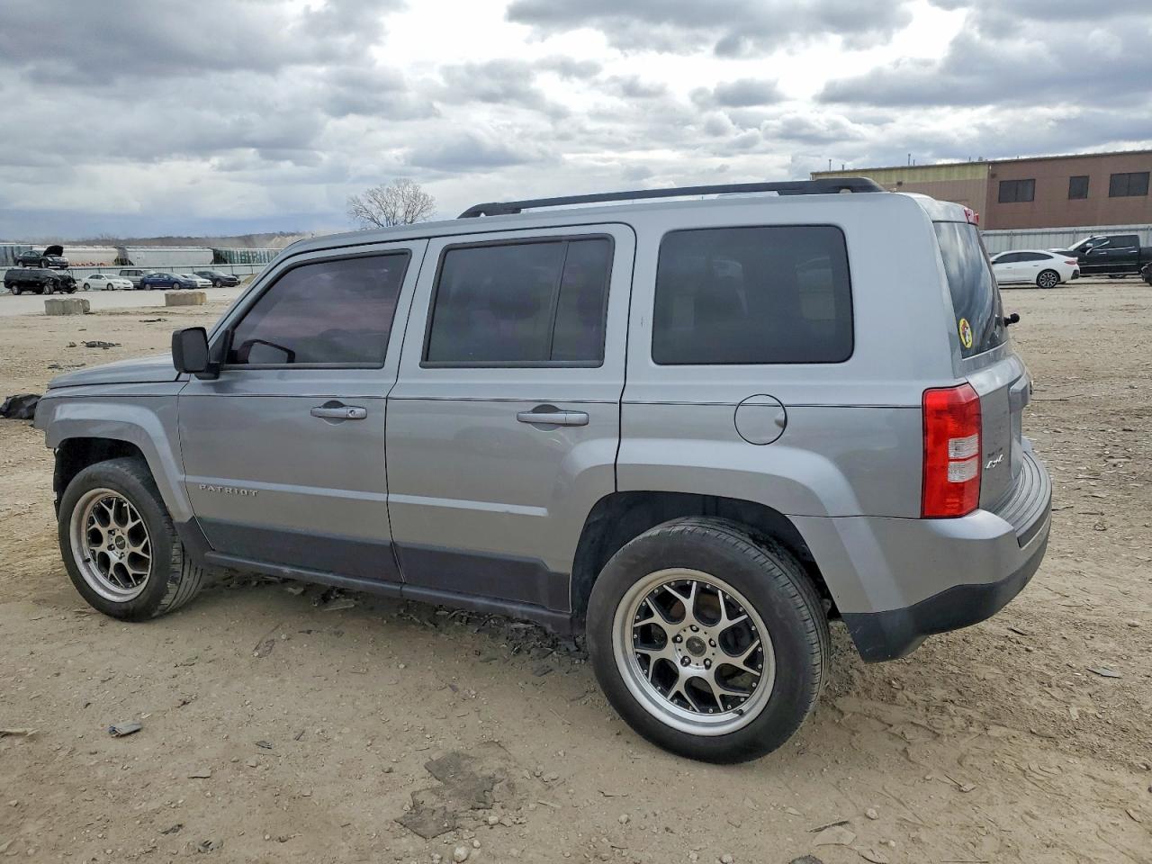 2015 JEEP PATRIOT SPORT photo 3