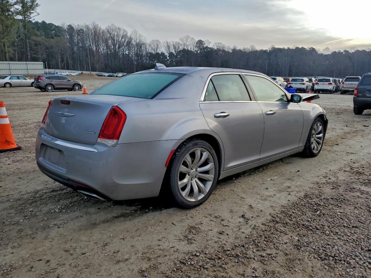 2018 CHRYSLER 300 LIMITED photo 3