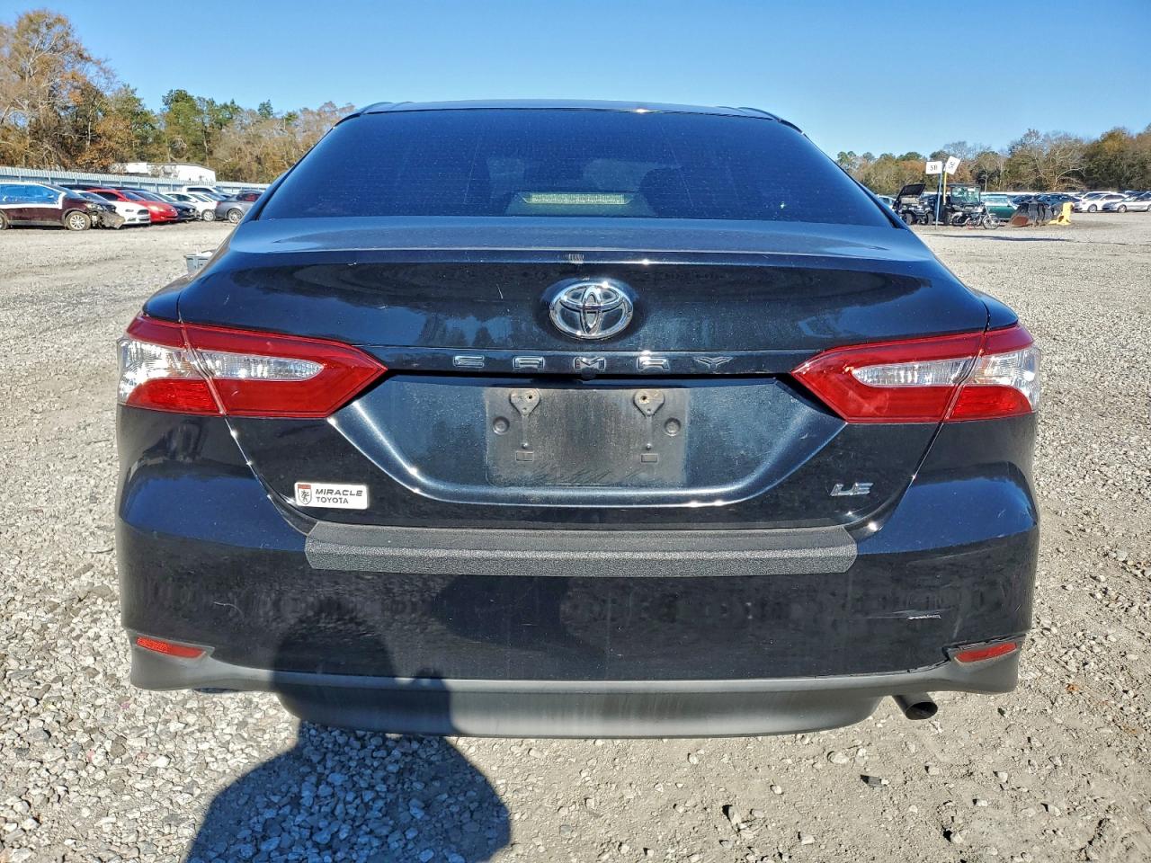2018 TOYOTA CAMRY L photo 6