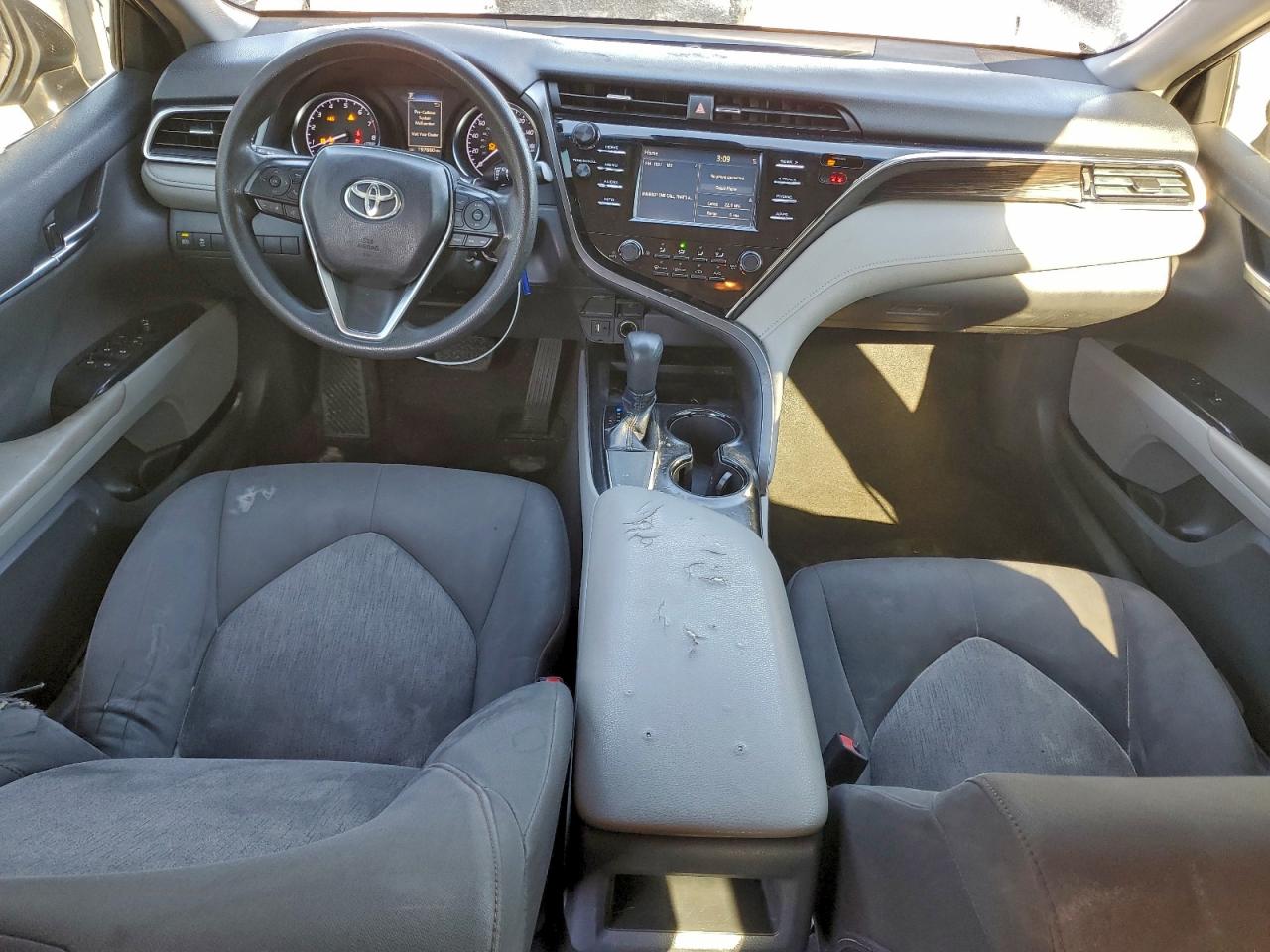 2018 TOYOTA CAMRY L photo 8