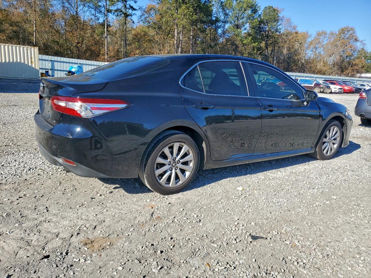 2018 TOYOTA CAMRY L photo 3