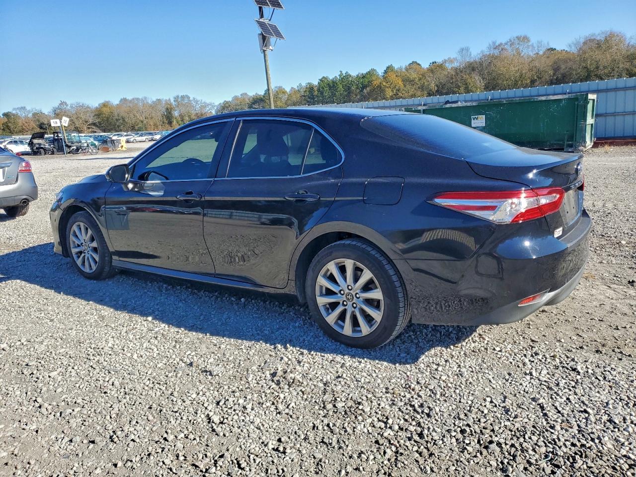 2018 TOYOTA CAMRY L photo 2