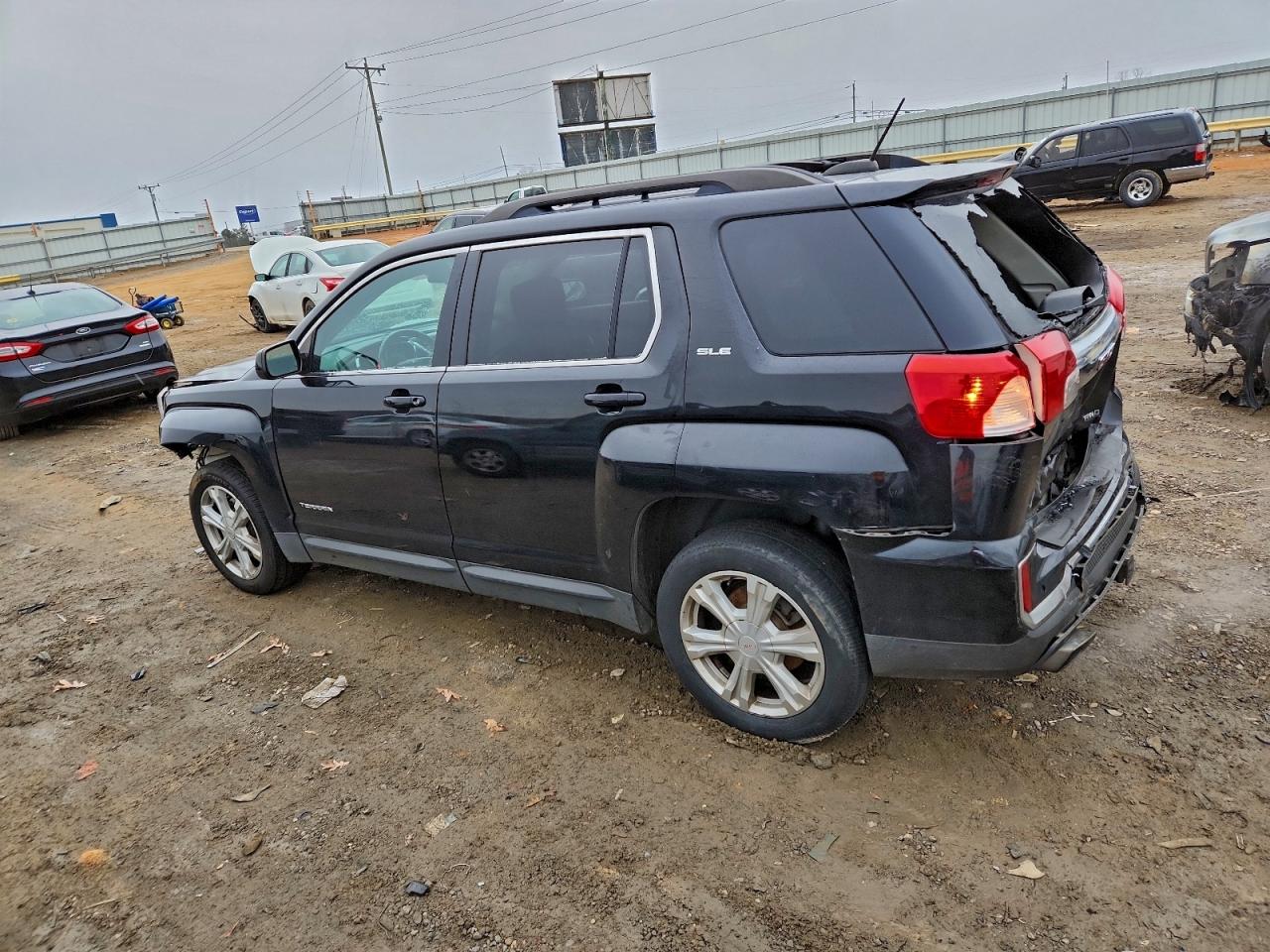 2017 GMC TERRAIN SLE photo 3