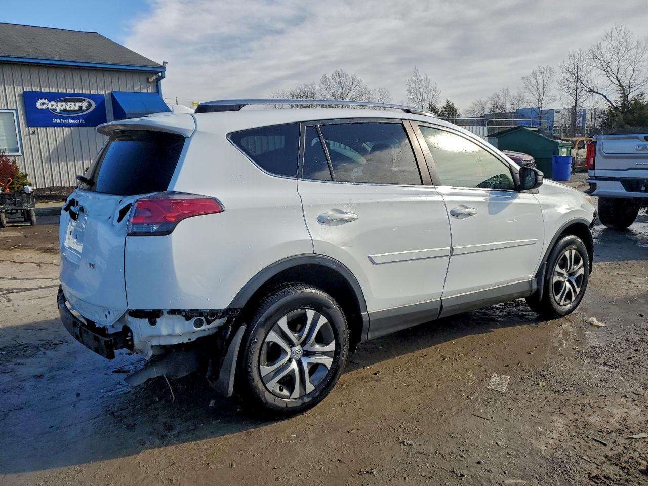 2017 TOYOTA RAV4 LE photo 3