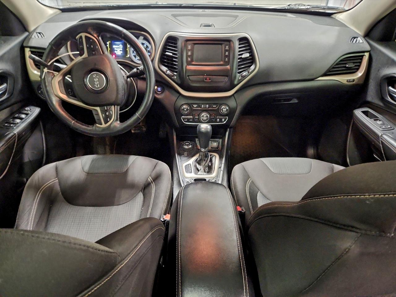 2016 JEEP CHEROKEE LATITUDE photo 8