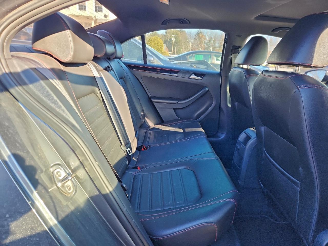 2017 VOLKSWAGEN JETTA GLI photo 10