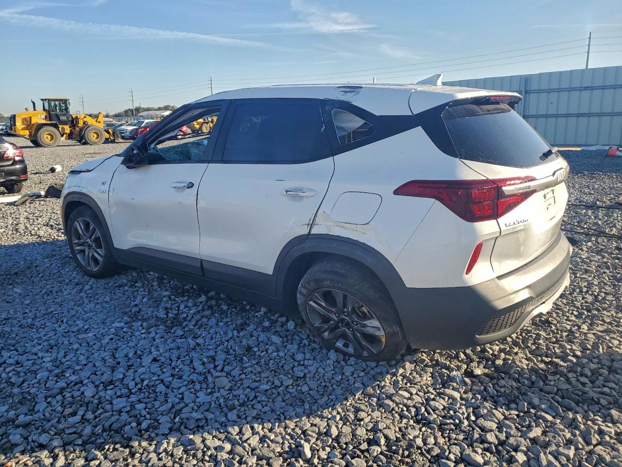 2023 KIA SELTOS LX photo 2