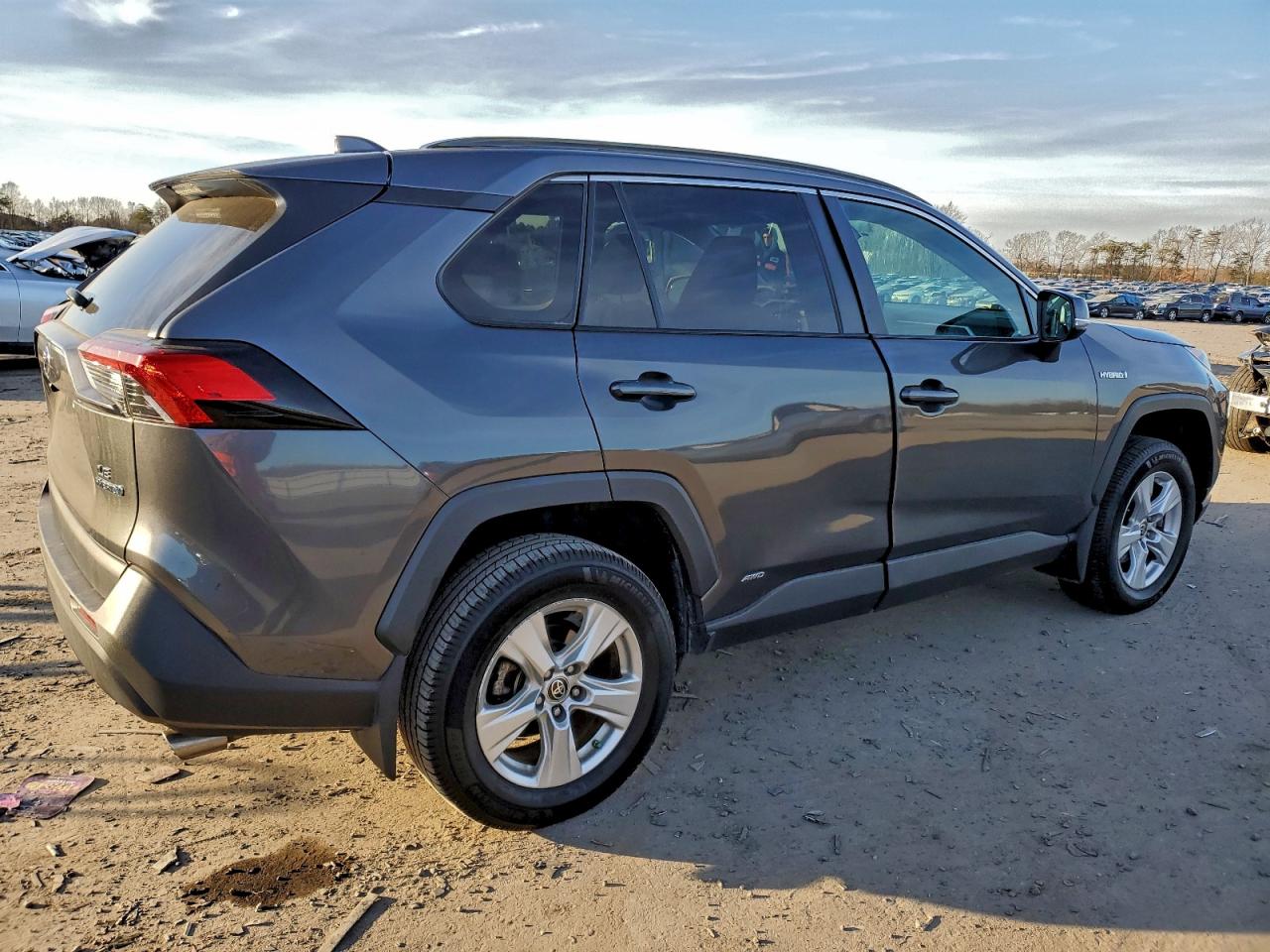 2021 TOYOTA RAV4 LE photo 3