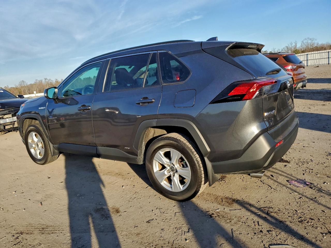 2021 TOYOTA RAV4 LE photo 2