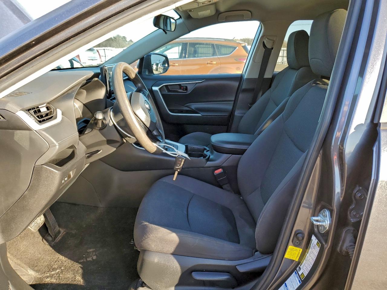 2021 TOYOTA RAV4 LE photo 7