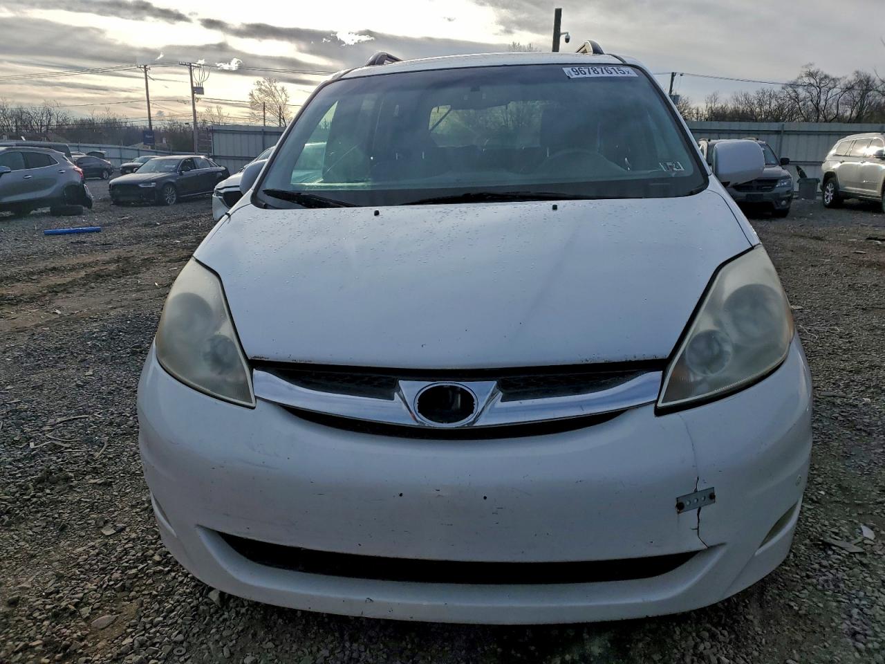 2007 TOYOTA SIENNA XLE photo 5