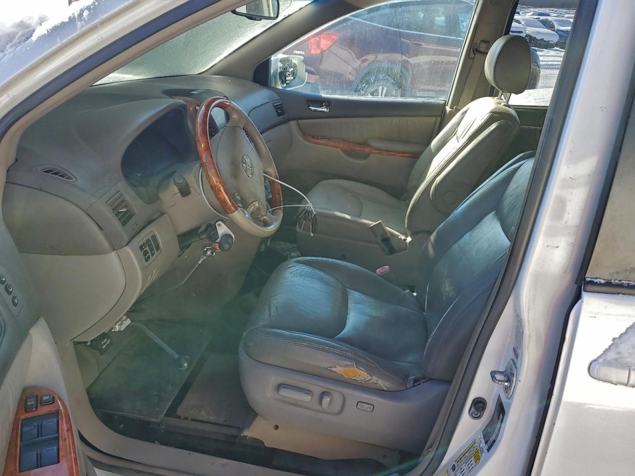 2007 TOYOTA SIENNA XLE photo 7