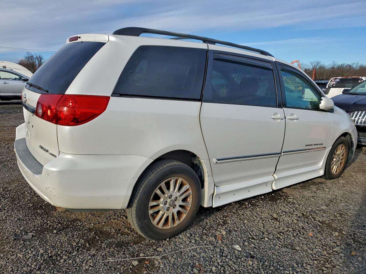 2007 TOYOTA SIENNA XLE photo 3