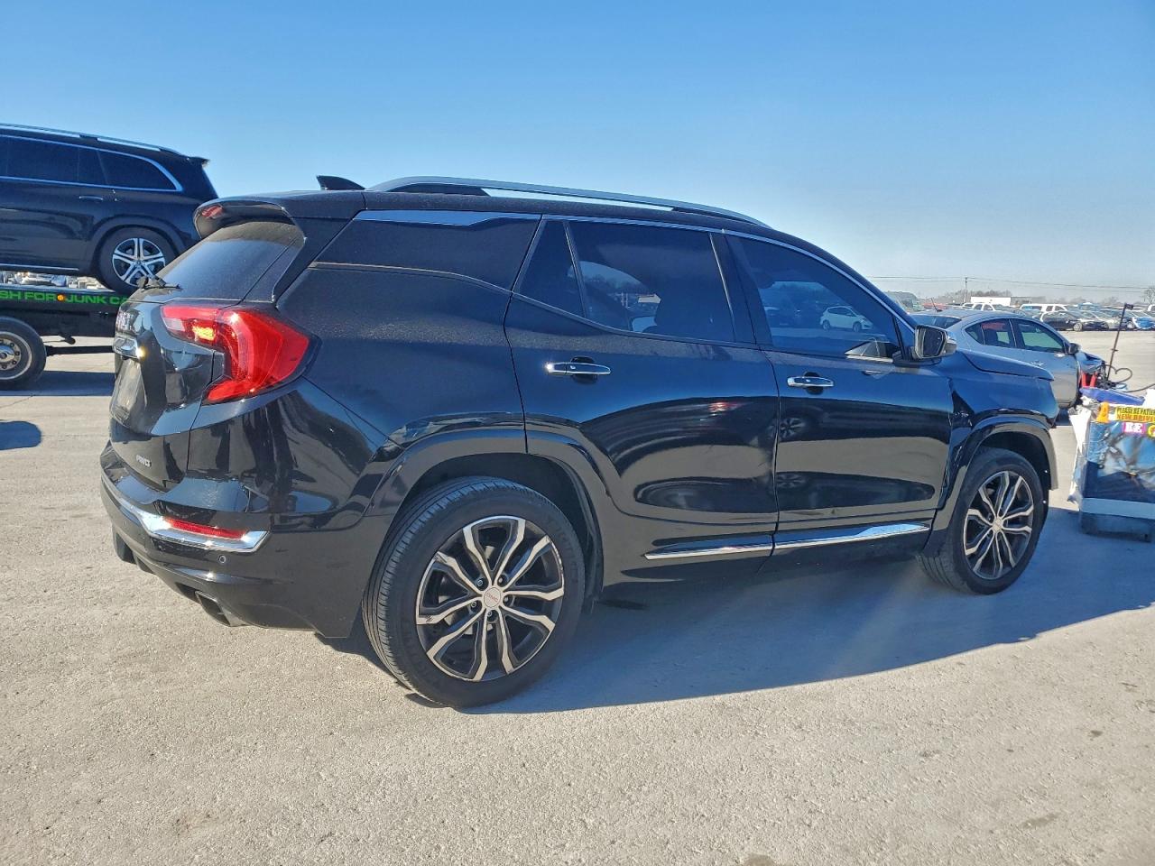 2018 GMC TERRAIN DENALI photo 3