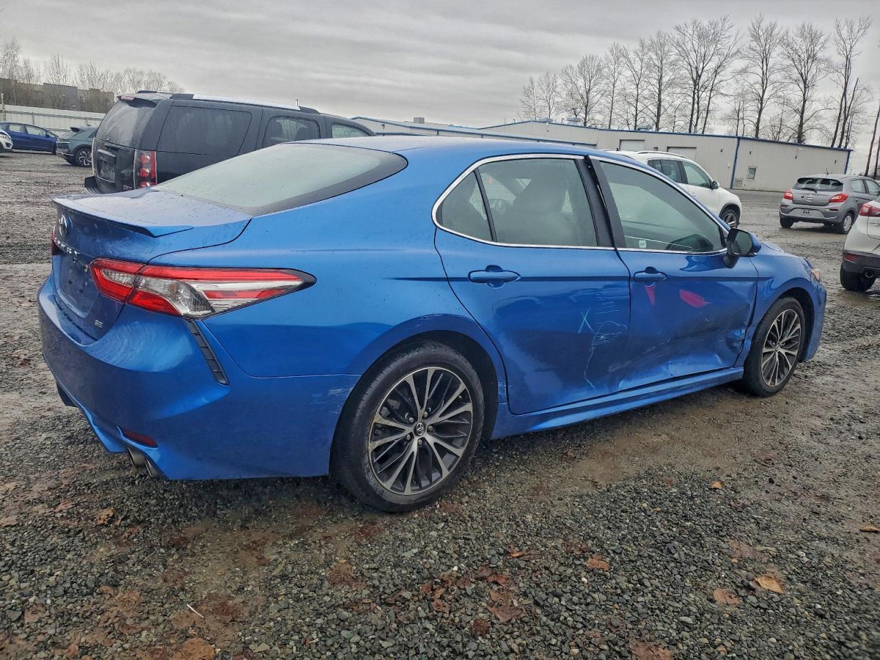 2018 TOYOTA CAMRY L photo 3