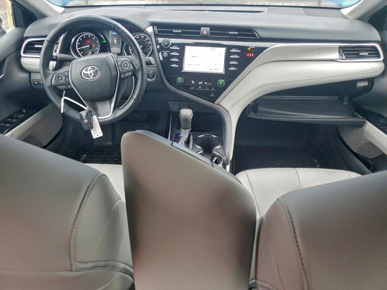 2018 TOYOTA CAMRY L photo 8